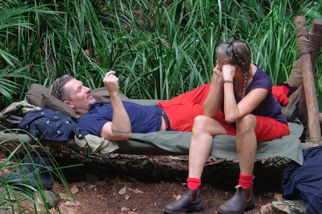 RTL Dschungelcamp 2026: Nicole Belstler-Boettcher und Hardy Kr&uuml;ger Jr. finden im Dschungel durch die gemeinsamen Erinnerungen an ihre legend&auml;ren Eltern zueinander und offenbaren dabei die glanzvollen wie schwierigen Seiten einer Kindheit im Rampenlicht.