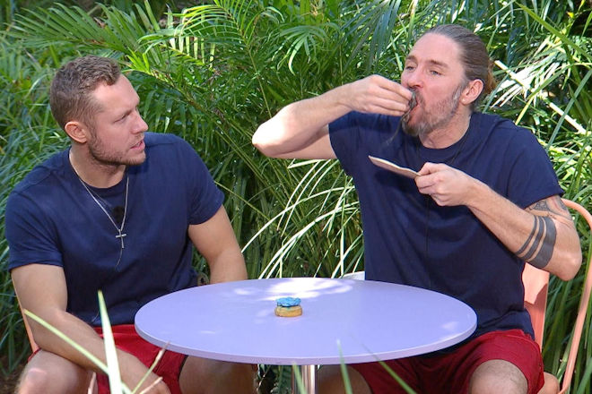 RTL Dschungelcamp 2026: Patrick Romer (l.) und Gil Ofarim in der Dschungelpr&uuml;fung "backW&Uuml;RG". 