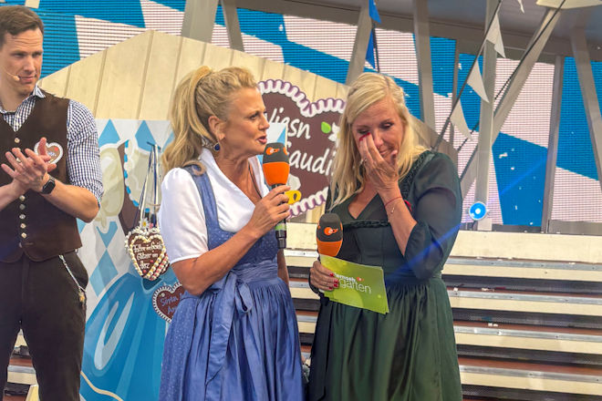 Live Verlade beim ZDF Fernsehgarten, Barbara Schöneberger zusammen mit Andrea Kiewel.»Verstehen Sie Spaß?«.