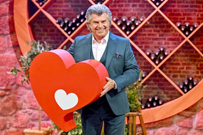 Gastgeber Andy Borg präsentiert eine neue Ausgabe seines "Schlager-Spaß" im Zeichen der "Herzenssache", der großen Kinderhilfsaktion von SWR, SR und Sparda-Bank.