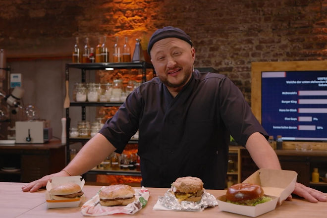 Lege entdeckt seine Leidenschaft für saftige Patties und tüftelt am ultimativen Burgergenuss.