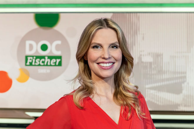 Dr. Julia Fischer präsentiert mittwochs im SWR neueste medizinische Erkenntnisse und Behandlungsmethoden. Zudem gibt sie Tipps, was fit und gesund hält.