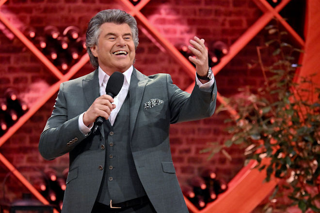 Moderator Andy Borg pr&auml;sentiert in der Spezialausgabe "Schlager-Spa&szlig; mit Andy Borg - Das Beste" beliebte Interpreten, Schlager-Legenden, junge Hitparaden-Stars sowie viel Musik.