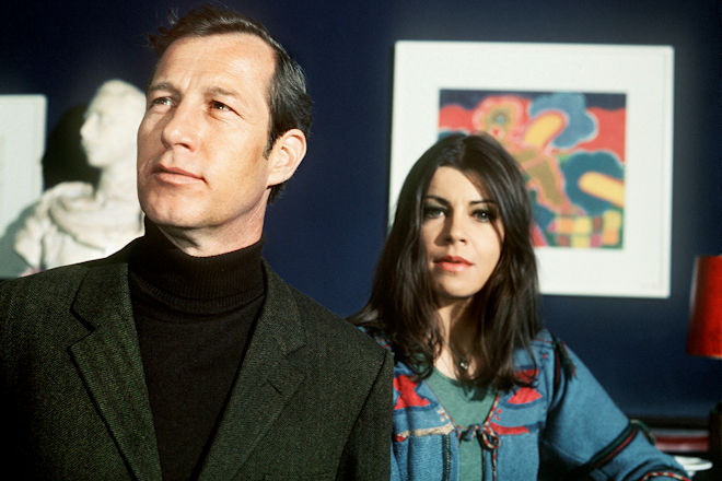 Kommissar Haferkamp (Hansjörg Felmy) ist Petra Koenen (Claudia Amm) durch ein Gespräch mit Petra, der Aufklärung des Mordfalles näher gekommen.