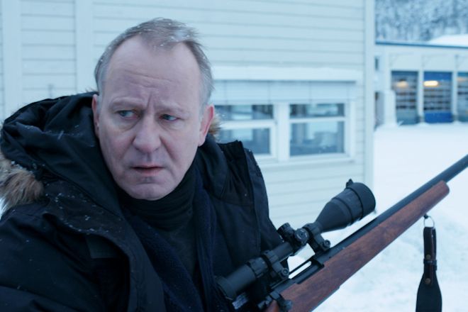 Nils (Stellan Skarsgard) bringt die Regeln der Mafia ganz schön durcheinander.