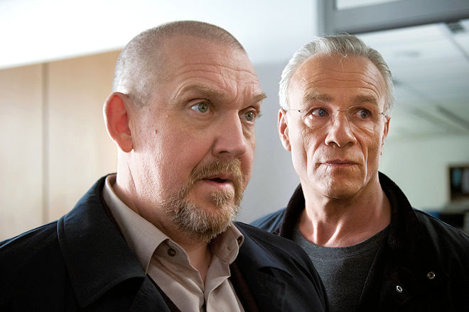 K&ouml;ln-Tatort "Baus&uuml;nden": Freddy Schenk (Dietmar B&auml;r, l) und Max Ballauf (Klaus J. Behrendt, r) ermitteln in dem Hotel, wo sich die ermordete Marion Faust und die verschwundene Susanne Baumann kennenlernten.
