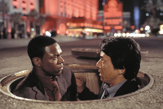 Das unschlagbare Ermittler-Duo Carter (Chris Tucker, l.) und Lee (Jackie Chan) sorgt heute Abend in der Action-Fortsetzung "Rush Hour 2" auf NITRO f&uuml;r jede Menge Schlagfertigkeit und spektakul&auml;re Stunts auf den Stra&szlig;en von Hongkong.