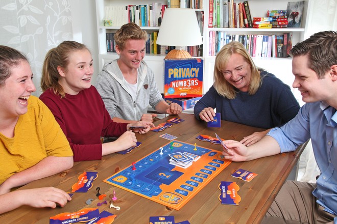 Wer denkt, dass Freunde keine Geheimnisse voreinander hätten, weiß es in Kürze besser.