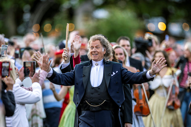Von "Macarena" bis Johann Strauss: MDR und NDR zeigen heute das grandiose "Andr&eacute; Rieu &ndash; Das gro&szlig;e Open-Air-Konzert 2025".