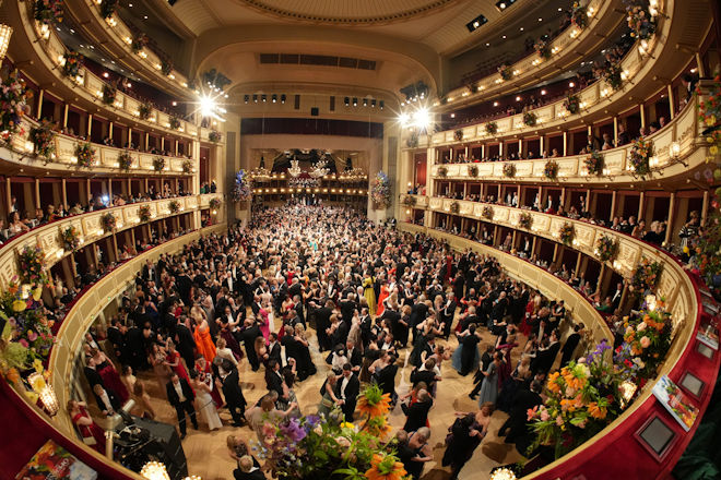 Die Wiener Staatsoper verwandelt sich in den sch&ouml;nsten Tanzsaal der Welt, denn heute steigt der "Wiener Opernball 2026".