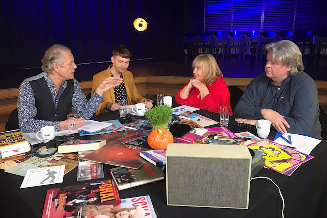 Jörg Stempel (Amiga), MDR Jump Musikredakteur Felix Heklau, Sängerin und Entertainerin Angelika Mann und der Herausgeber des Musikmagazins Schall Christian Hentschel (v.l.) bilden die Expertenrunde bei "Die größten Hits des Ostens".