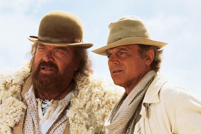 Western "Die Troublemaker": Der Harte und der Smarte sind zur&uuml;ck: Terence Hill (r.) und Bud Spencer spielen die zwei ungleichen Br&uuml;der Travis und Moses, die sich seit Jahren nicht mehr gesehen haben, denn immer wenn sie aufeinander treffen, gibt es Streit und Turbulenzen.