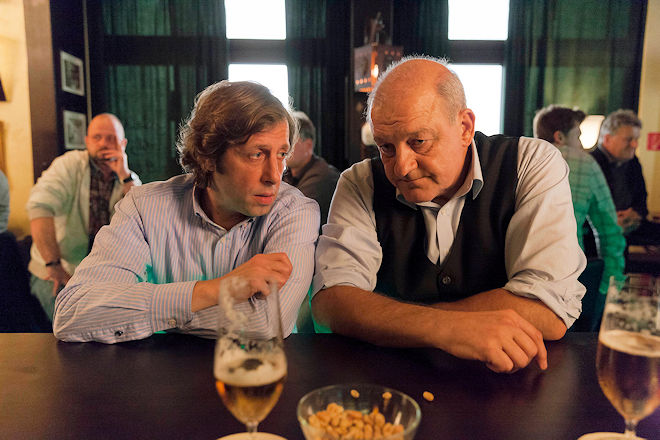 Wilsberg (Leonard Lansink, r.) und Ekki (Oliver Korittke, l.) im M&uuml;nster-Krimi "Das Geld der Anderen".