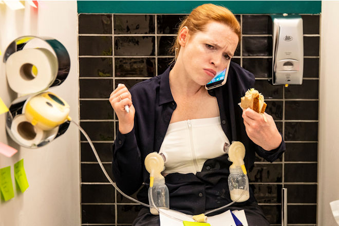 Die zweifache Mutter Sonja (Karoline Herfurth) will unbedingt wieder ins Berufsleben einsteigen.