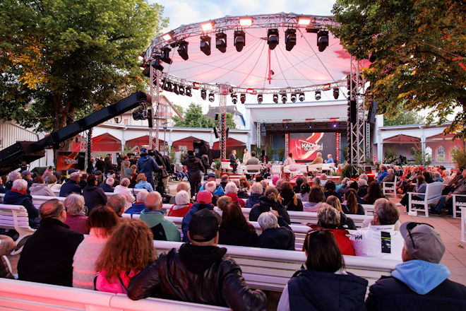 Die beliebte Show "Kaum zu glauben!" startet in diesem Jahr mit einer ganz besonderen XXL-Ausgabe in die neue Staffel - mit einem großen Sommer-Open-Air direkt vom Strand aus dem Ostseebad Kühlungsborn in Mecklenburg-Vorpommern.