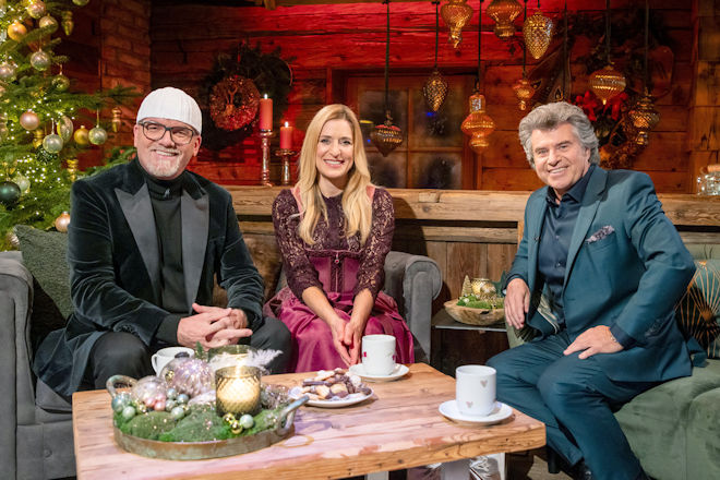 Auch Andy Borg (r.) ist zu Gast bei DJ &Ouml;tzi (l.) und Stefanie Hertel (M.).