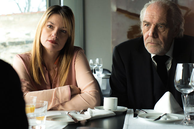 Zürich-Krimi "Borchert und die Glut des Bösen": Borchert (Christian Kohlund, re.) und Dominique (Ina Paule Klink, li.) gehen verschieden an die Wahrheitssuche heran.