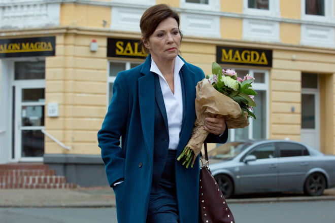 Das war’s. Hanne (Iris Berben) auf dem Weg in den Ruhestand.