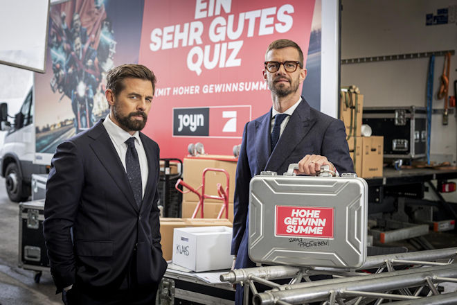 Joko Winterscheidt (l.) und Klaas Heufer-Umlauf (r.) präsentieren "Ein sehr gutes Quiz (mit hoher Gewinnsumme)" auf ProSieben.
