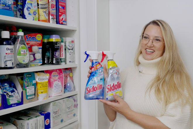 Spark&ouml;nigin Susan Jensen zeigt in der stern TV Reportage "Deutschland im Schn&auml;ppchenfieber", wie man mit Coupons, Sonderangeboten, Cashback-Aktionen und cleverem Timing enorm viel Haushaltsgeld sparen kann.